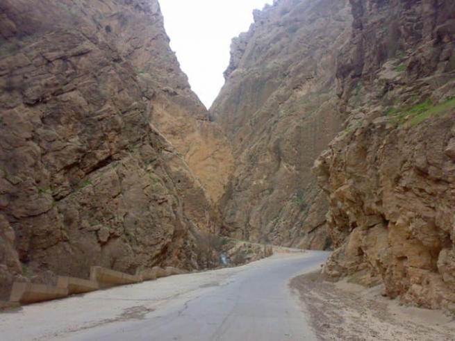  شاره‌دێی به‌مۆ: باران بارین دوو پردى رووخاند و مه‌ترسى هاتوچۆكردنى دروست كردووه‌ 